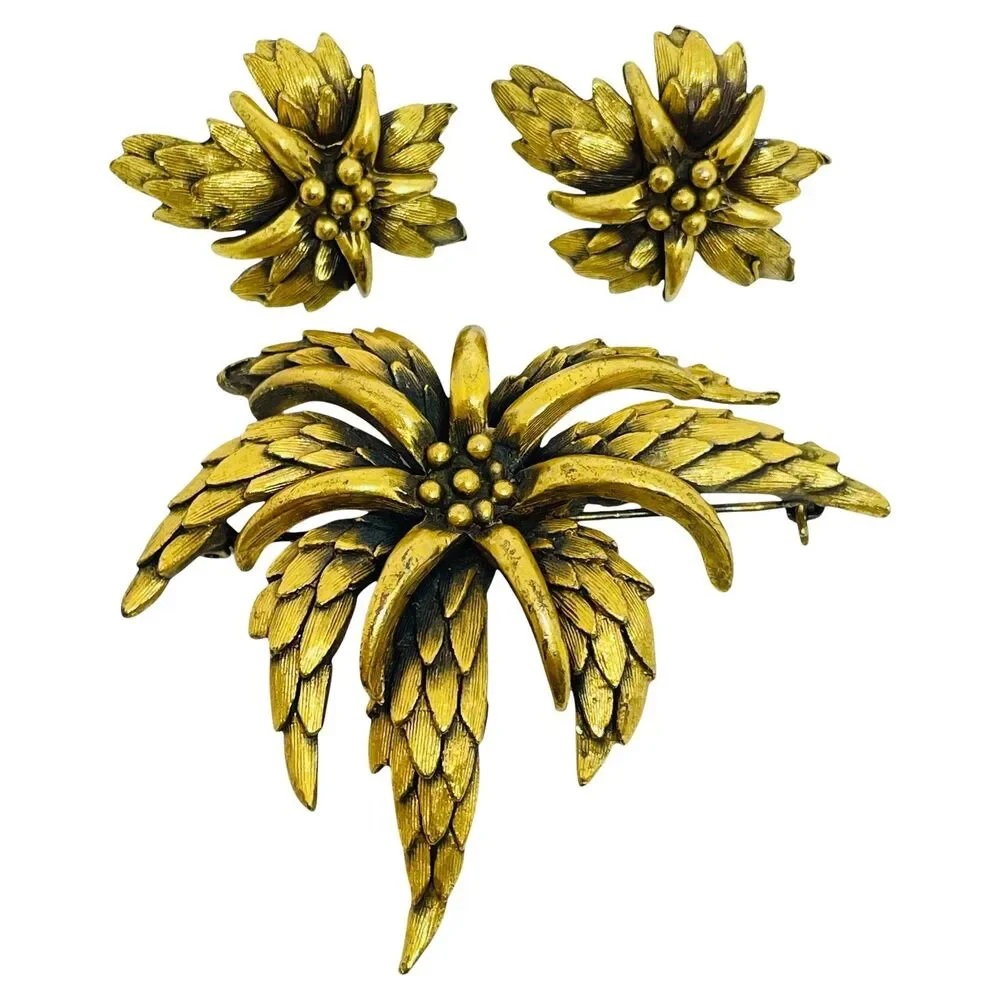 Vintage TORTOLANI gold tone flower designer earrings brooch set